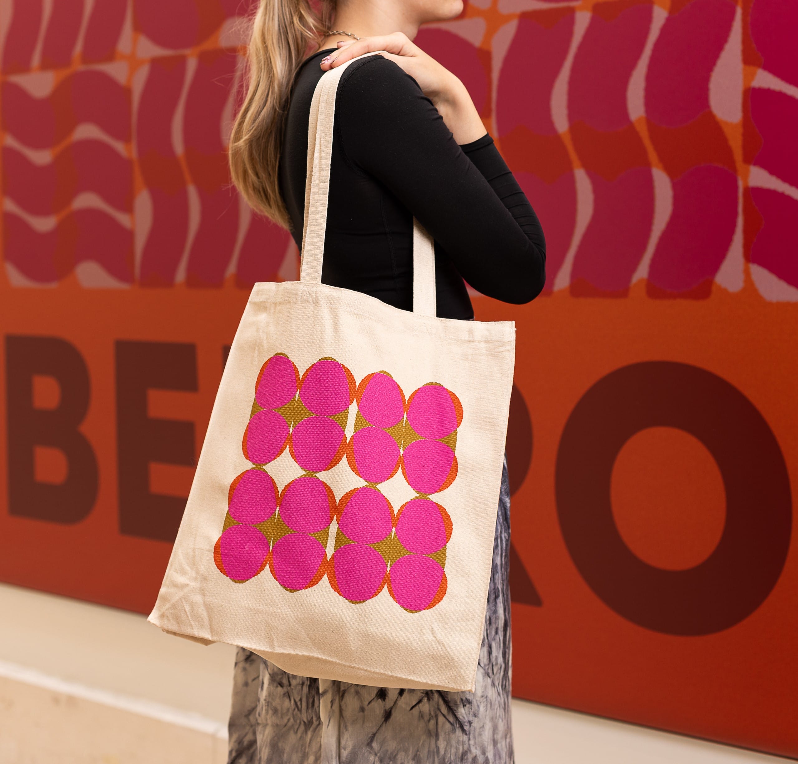 LB2025 Tote Bag - Image 3